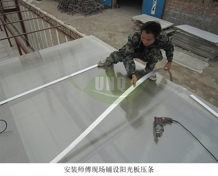 阳光板pc与pet材料有何区别,阳光板能防晒几年