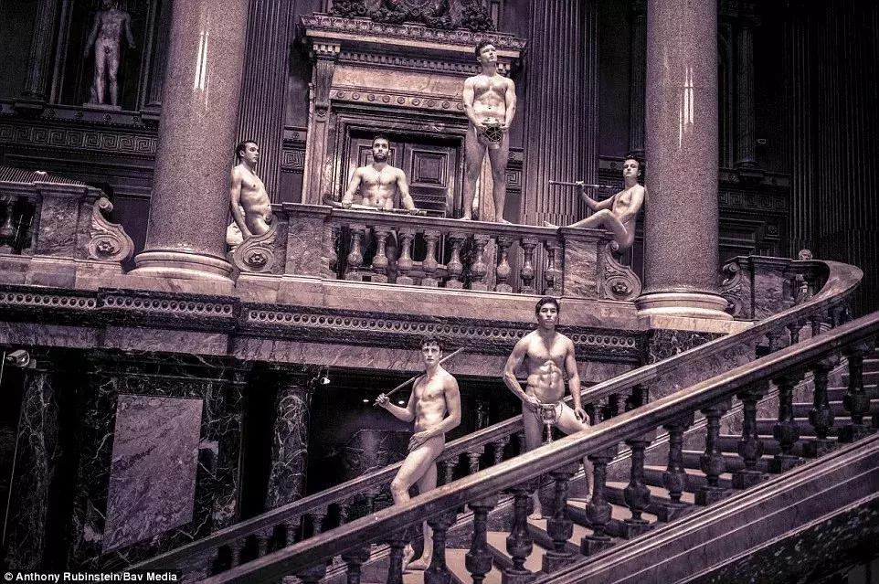 学霸为爱全果出镜?一年一度的剑桥火辣写真又双叒来了!