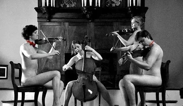 学霸为爱全果出镜？一年一度的剑桥火辣写真又来了！