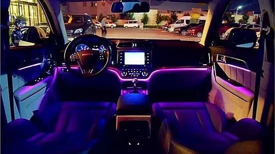 如何不踩刹车让倒车灯亮,夜间倒车灯看不见怎么办