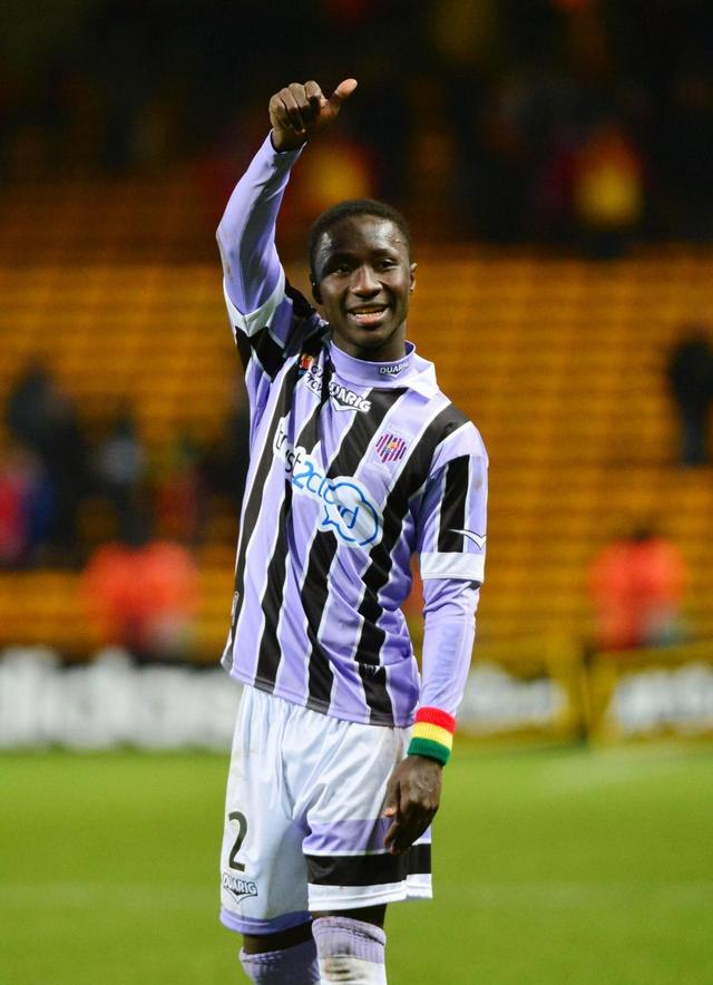 他在垃圾堆里出生成长，从小踢废弃物长大，如今却成杰拉德接班人