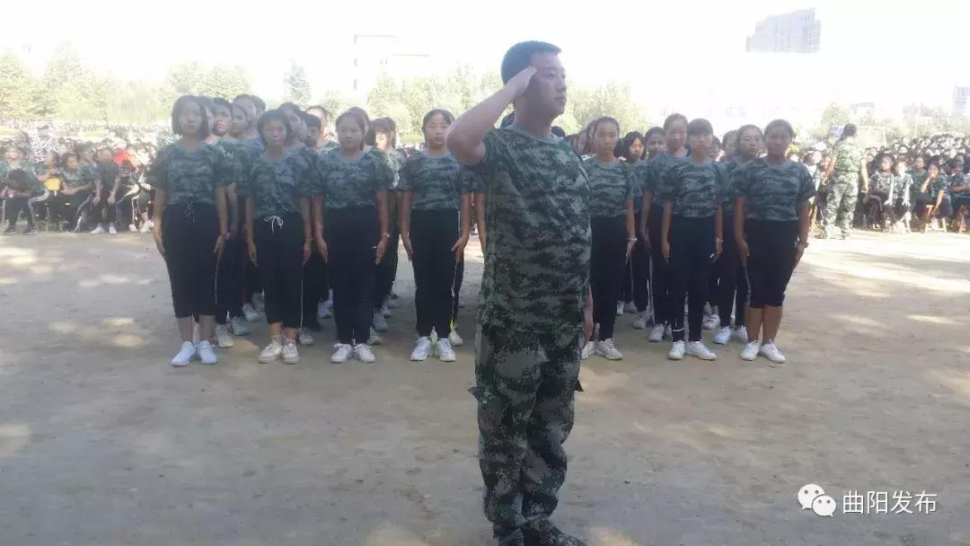 曲阳一中军训表演,曲阳高一军训汇演