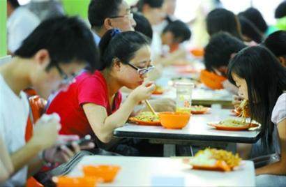 军训后如何和孩子沟通,孩子大一军训家长应该怎样讲