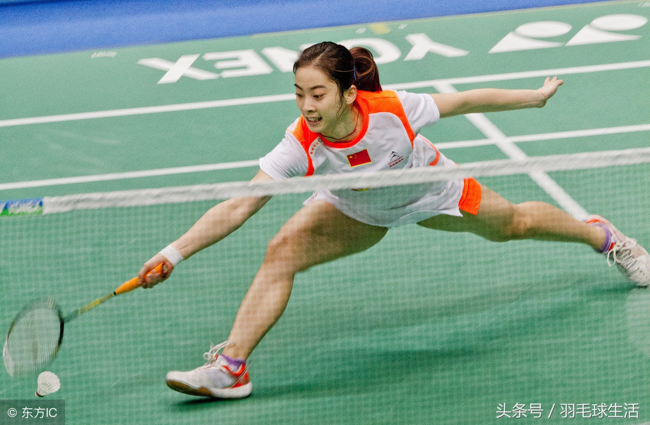 打羽毛球最美的女的,一大群美女打羽毛球