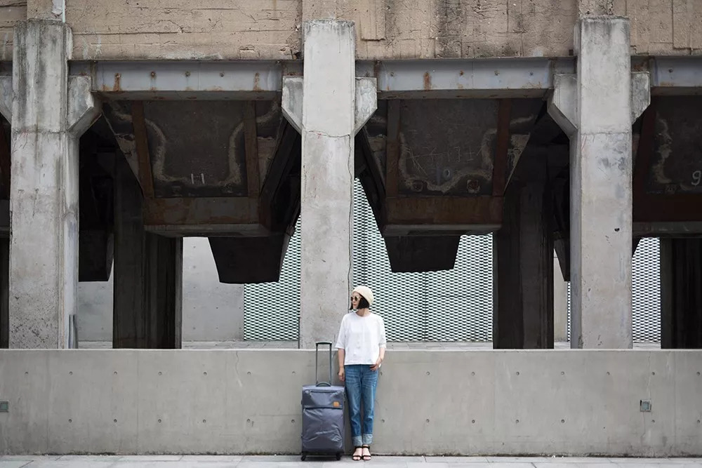 旅行箱卡扣锁跟拉链哪个更轻便,旅行箱航空锁怎么用
