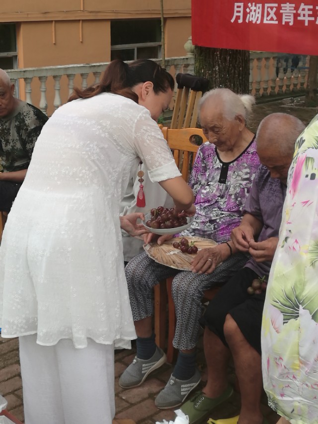 把关爱传递给你最关心的人,对老人最好的关爱是陪伴