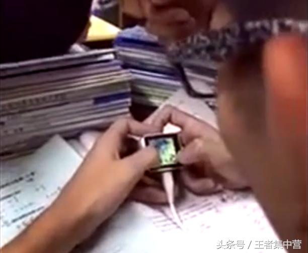 小学生玩王者荣耀超强操作,不用上学就能玩游戏