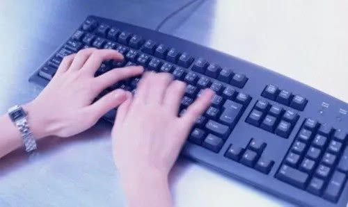 键盘打字字母顺序错误,电脑键盘按键打字字母自动变顺序