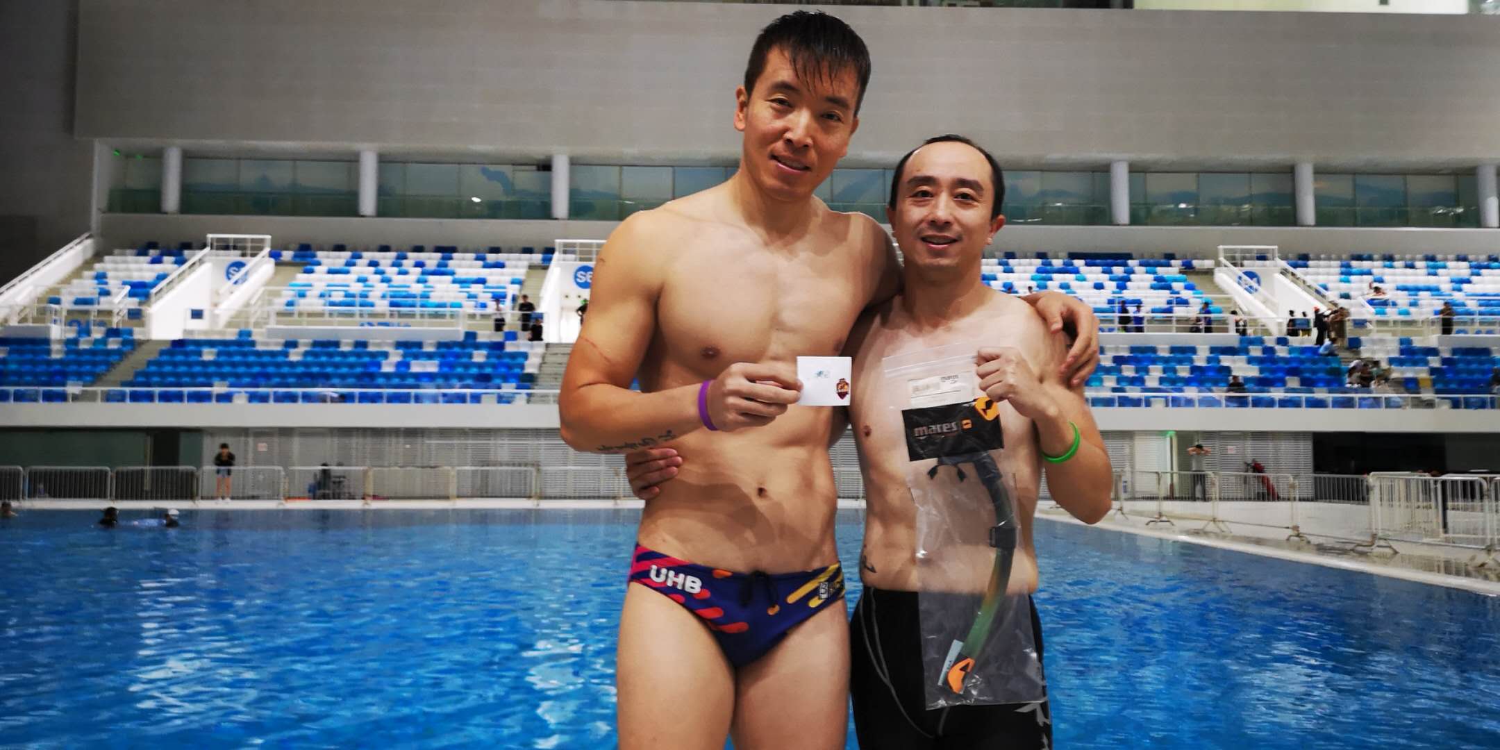 水下橄榄球训练,水下橄榄球照片