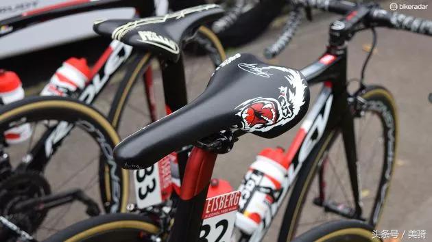 器材盛宴环英国上的车手战车