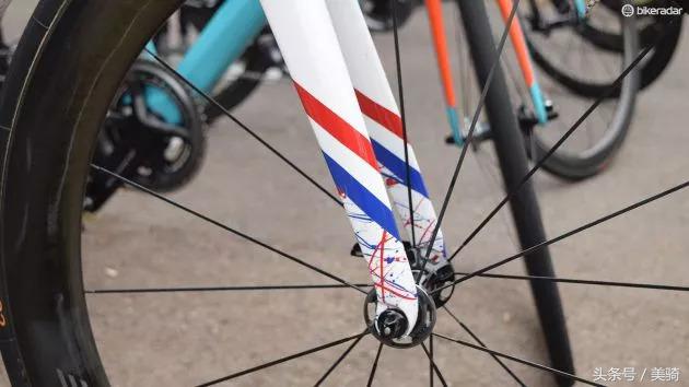 器材盛宴环英国上的车手战车