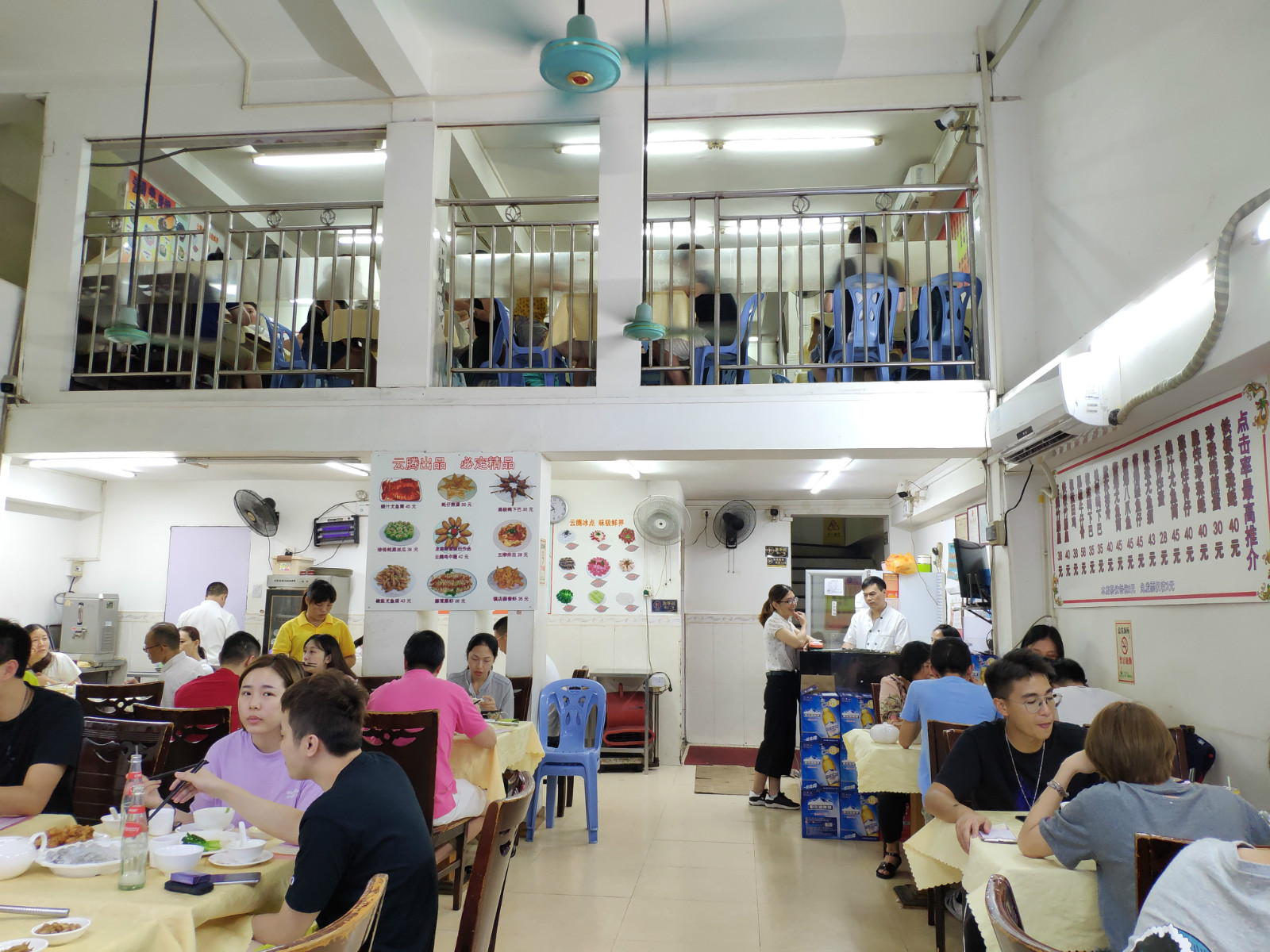 广州宵夜海鲜砂锅粥,广州美食深夜粥