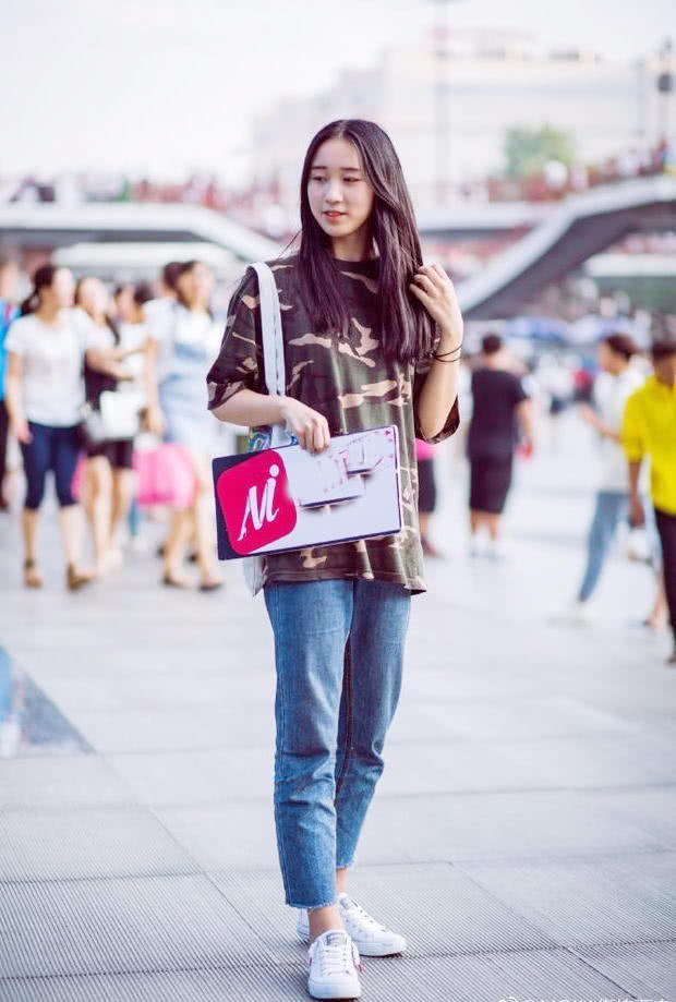 为什么现在男生喜欢叫女生姐,男生为什么叫女生小姐姐