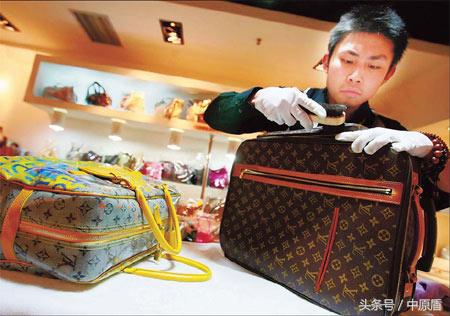 如何鉴定手上的奢侈品真假,如何正确分辨出真品假品视频