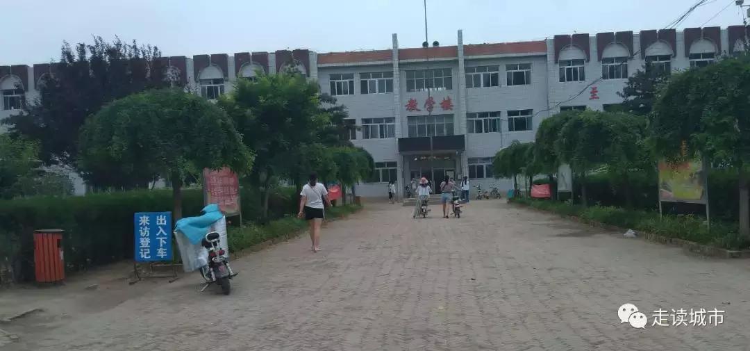 容城县容城镇容城小学,容城镇和容城大道有什么区别