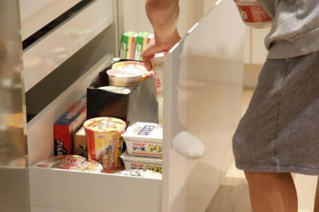 亿万富豪身价159亿,亿万富豪花10个亿