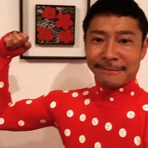 土豪界的泥石流，他花17亿成世界首位坐私人火箭环游月球的人……