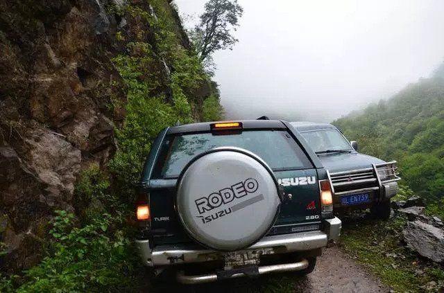 窄路会车凭感觉还是看点,窄路会车如何通过用车小知识