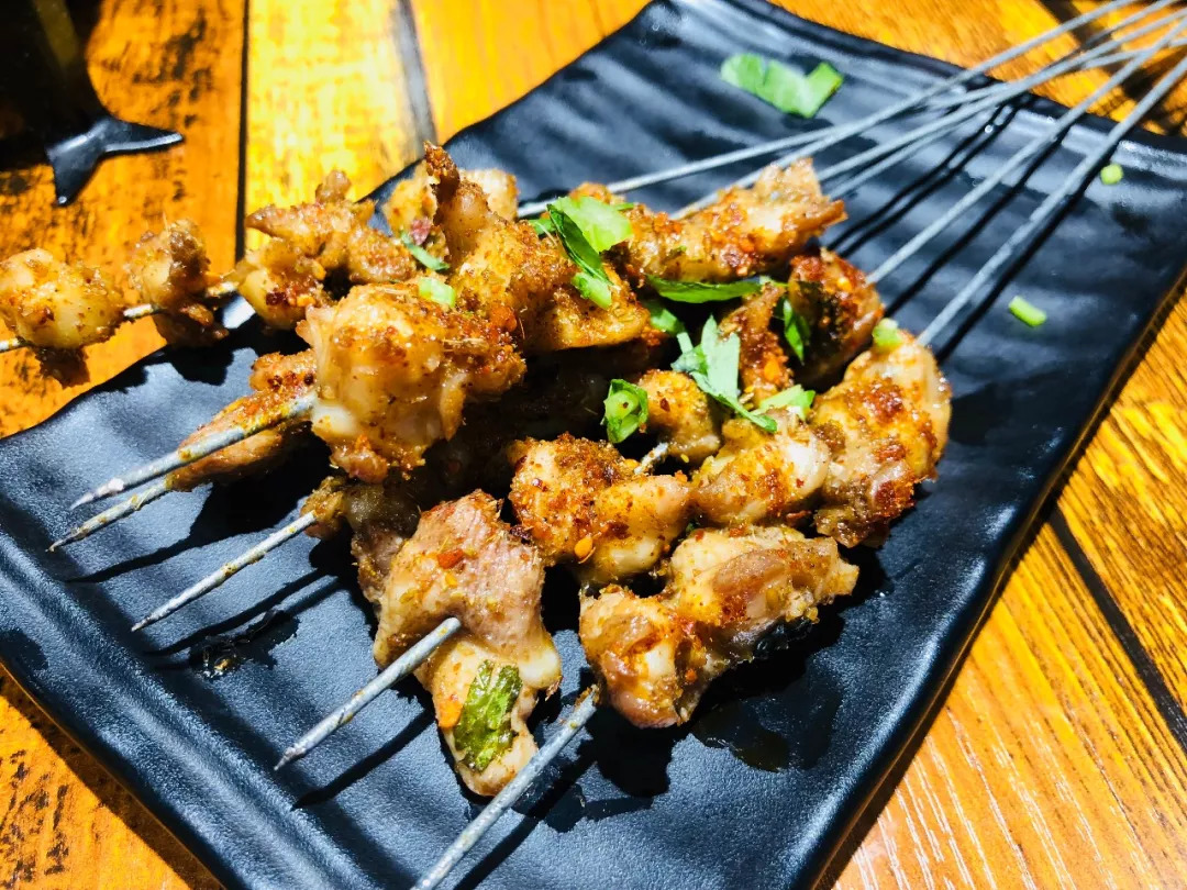 郑州炭火蛙锅哪家好吃,郑州炭火双层蛙锅