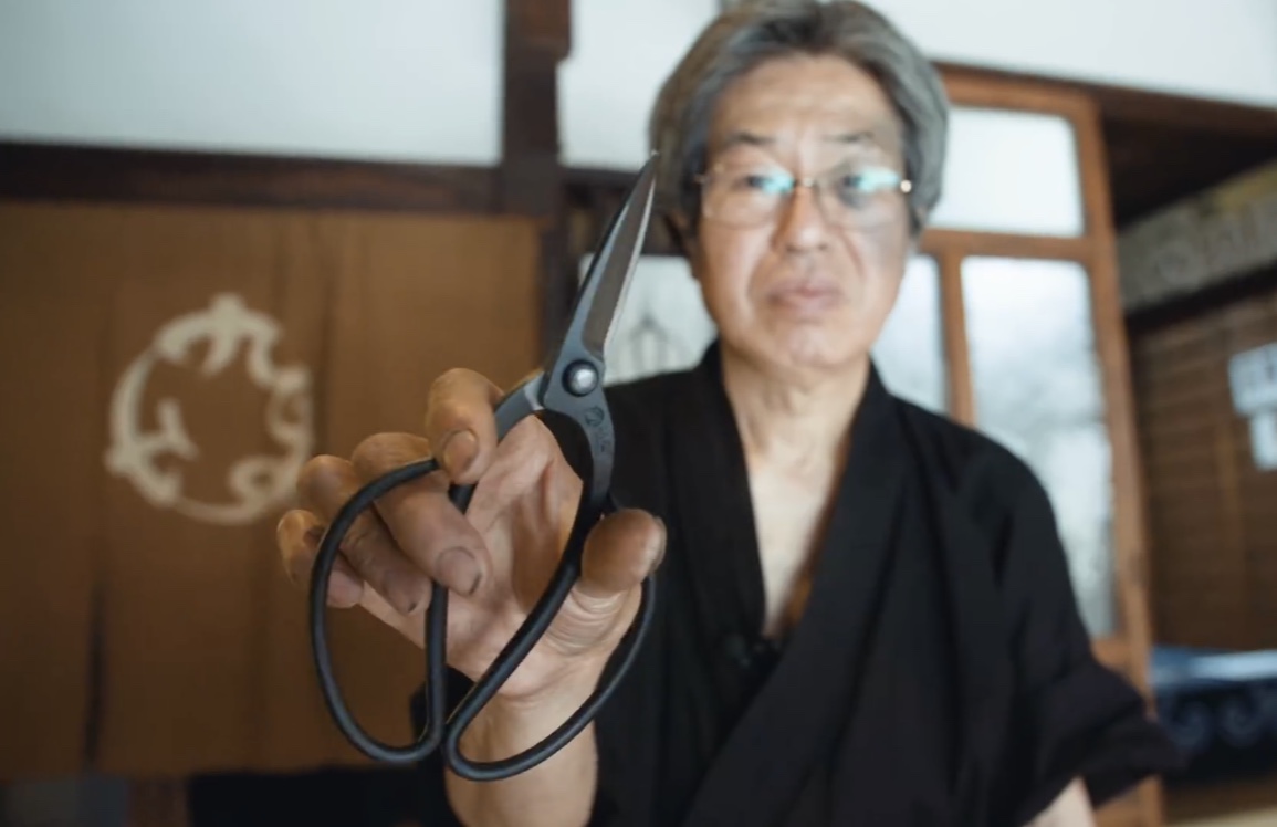 这家小店制作的剪刀22万元一把！你猜是用来干嘛的？