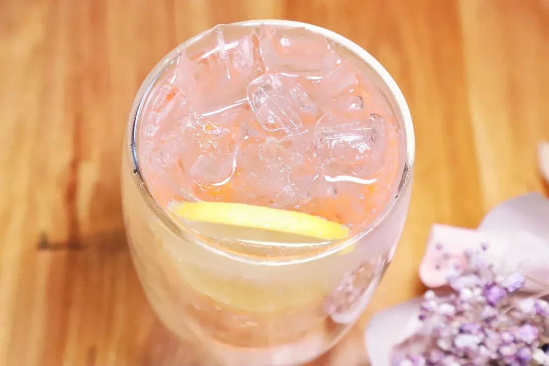 在漫猫喝咖啡，那种无忧的心情，仿佛随着维也纳音符飘到云间……