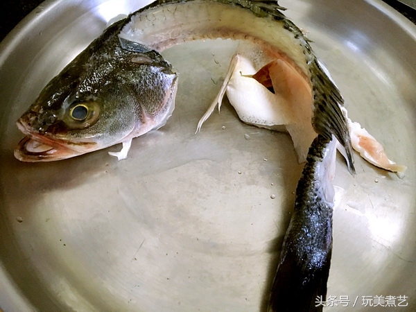 豆腐鳕鱼羊肉,鲜豆腐煮鱼