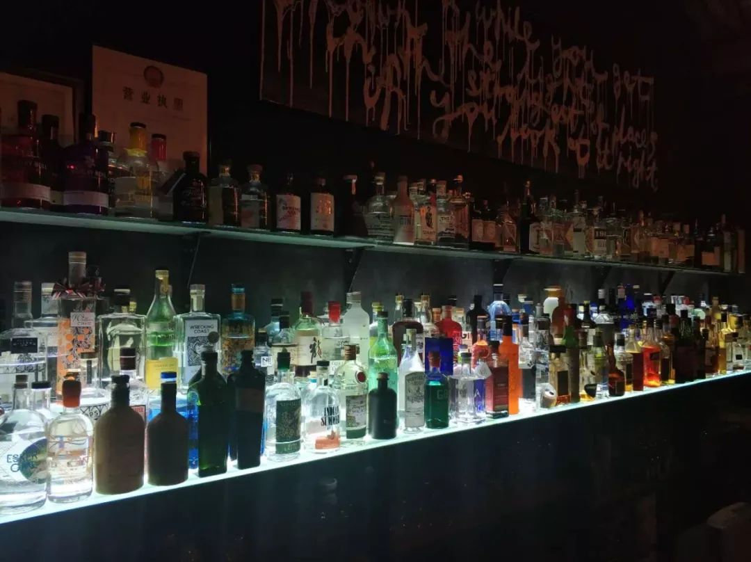 微醺｜“爬梯”落幕、酒劲儿未散，GIN迷去哪续火？