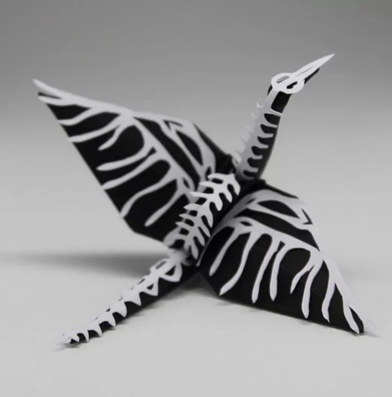 每天折一只纸鹤,每天折8只千纸鹤4天一共折多少只