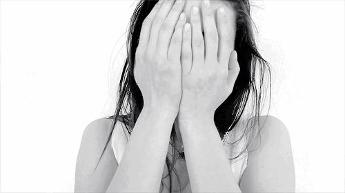 贝拉哈迪德穿深v套装,贝拉哈迪德夏季开衫