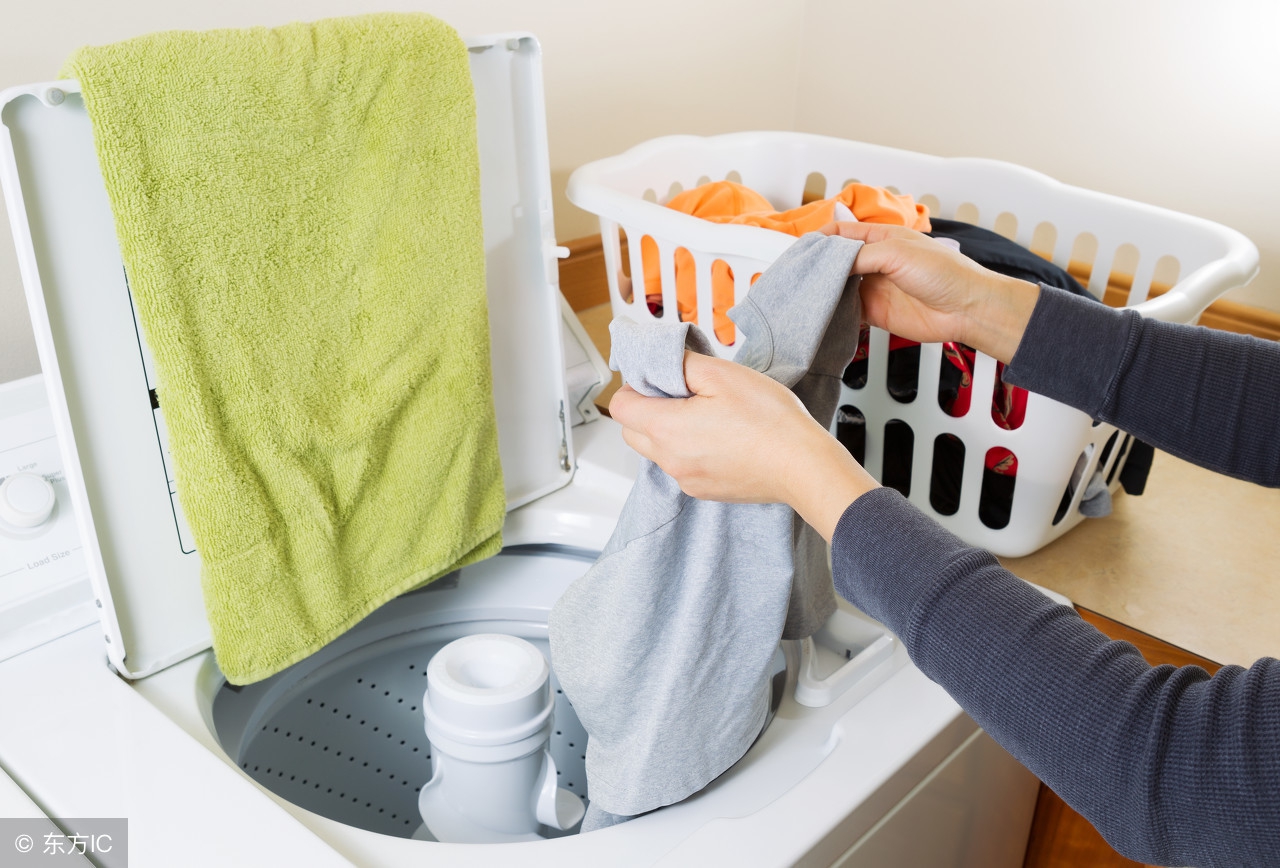 衣服不管染上什么只需一招,衣服染到污渍怎么洗掉