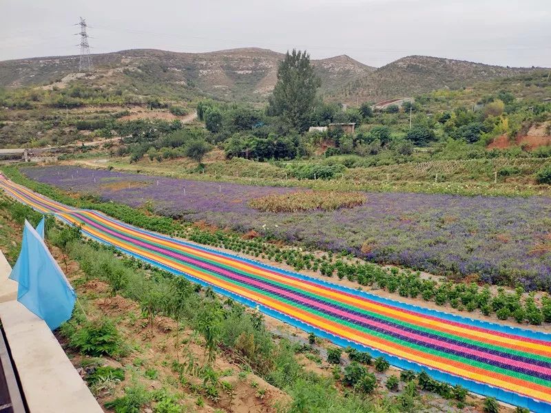 网红滑梯景点,八大处公园网红滑梯