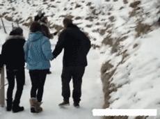 每天一贱：妹子挤完地铁，裤子就成这样了