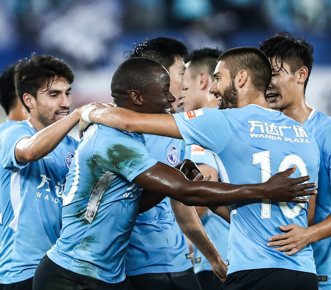 悲剧!他是球队元老,因脱衣“比心”庆祝吃红牌,间接害球队降级