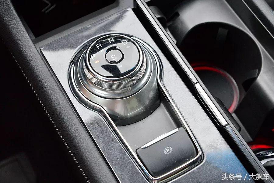 悬架调校不错，如果不是变速箱拖后腿，金牛座确实挺好开！