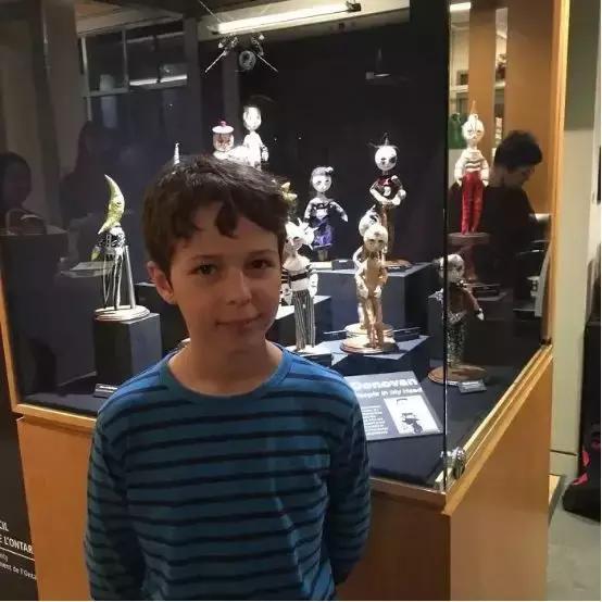 12岁男孩用捡来的破烂，打造出一个暗黑王国，吓哭一票成年人……