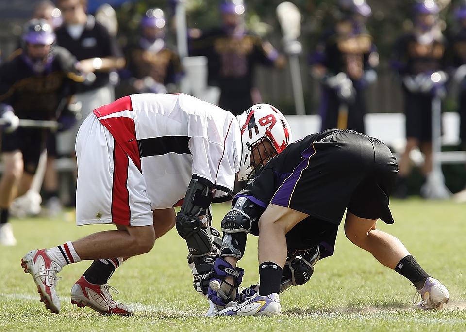 和同事闹矛盾后不说话了怎么办,和同事闹矛盾了还能和好吗