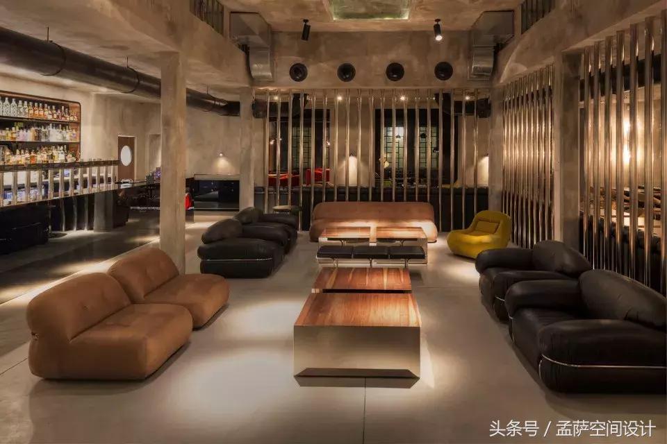 都灵Dash餐厅，工业野兽派与70年代风格的完美结合