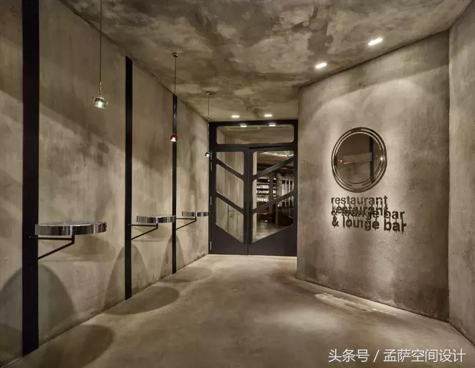 都灵Dash餐厅，工业野兽派与70年代风格的完美结合