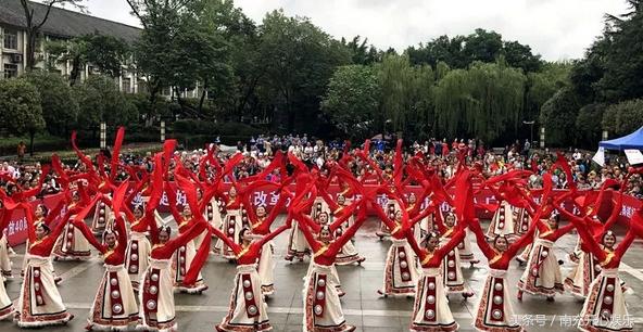 南充北湖广场舞大赛,南充西巷广场舞决赛