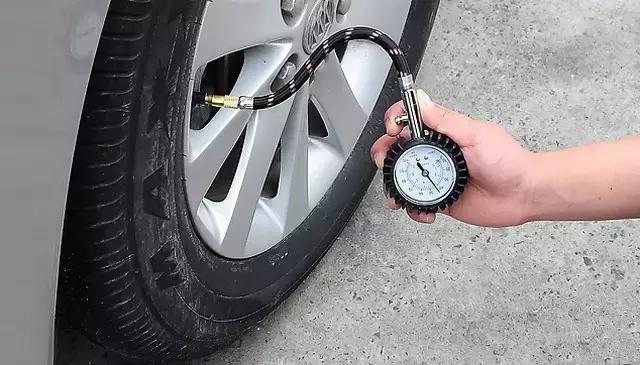 老车做了四轮定位还是严重跑偏,车辆跑偏做四轮定位能看出来吗