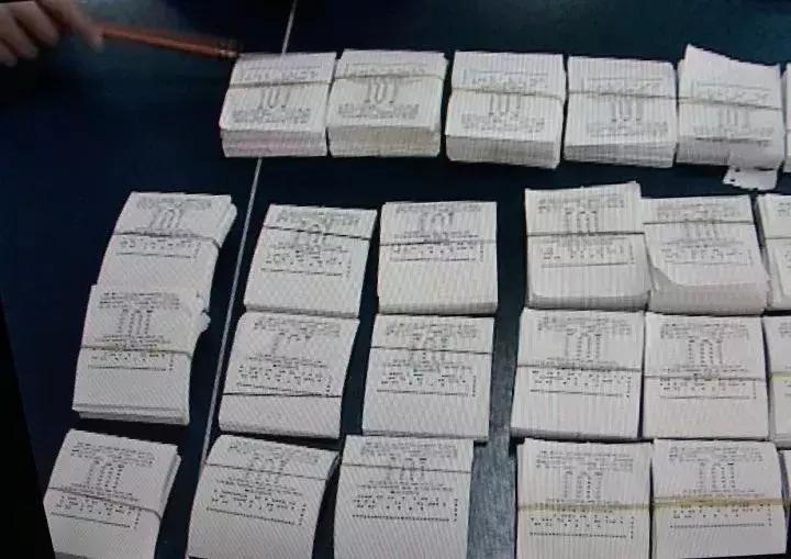 在朋友圈卖什么犯法,朋友圈倒卖正规货品犯法吗