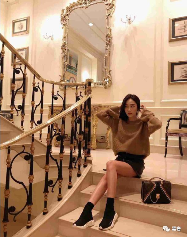 结婚当天适合妈妈背的包推荐,去参加婚礼背什么颜色的包合适