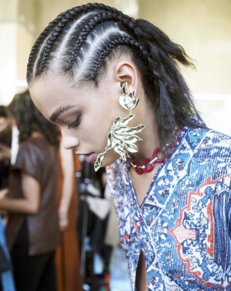 唐嫣超短发亮相巴黎时装周,唐嫣时装周看秀造型曝光