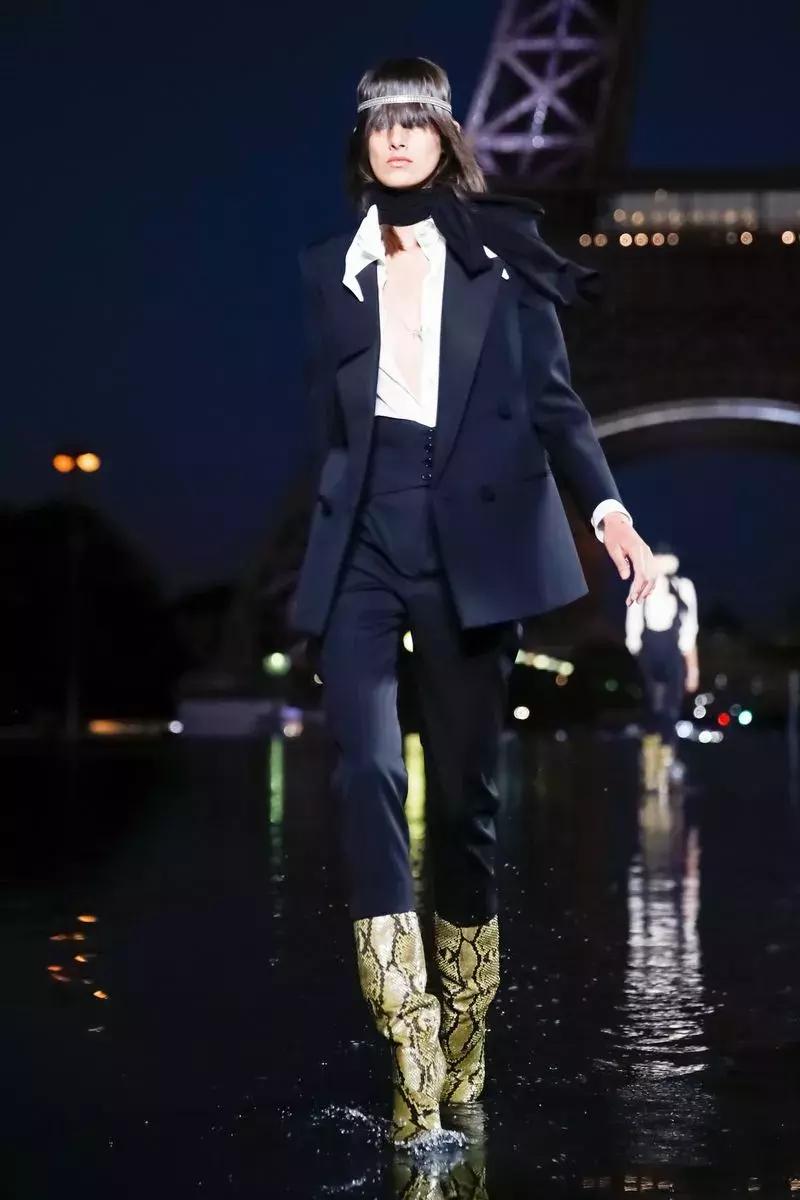 戚薇霸气走秀,唐嫣戚薇机场街拍大全