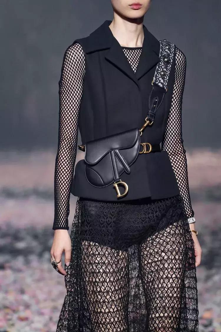 戚薇霸气走秀,唐嫣戚薇机场街拍大全