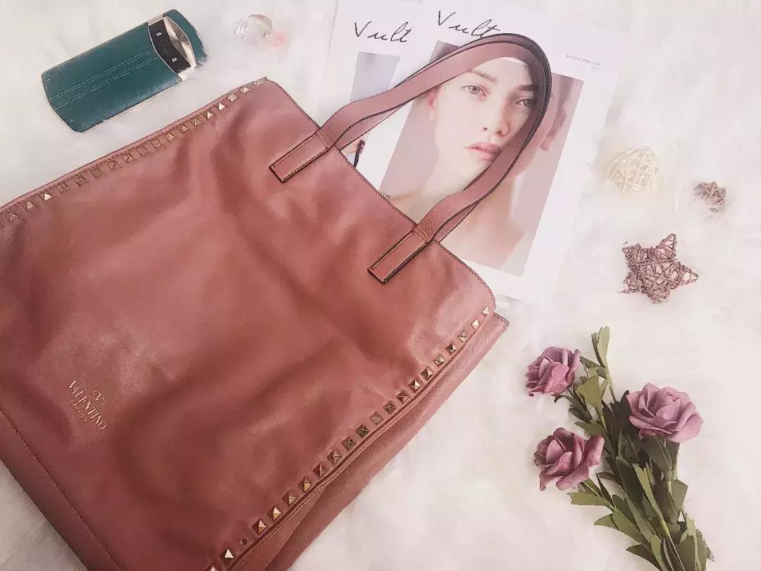 国庆背上小行囊,国庆出游包包里装什么