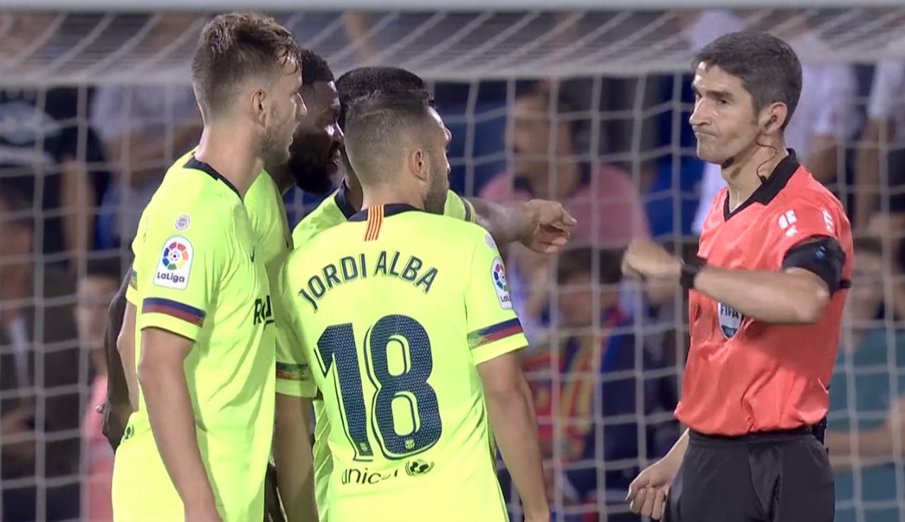 赛后梅西拒绝领奖发言,巴萨失利梅西发声