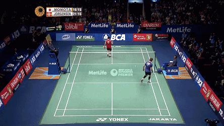 羽毛球学习动作视频教程,羽毛球步法训练前进扑球后退杀球