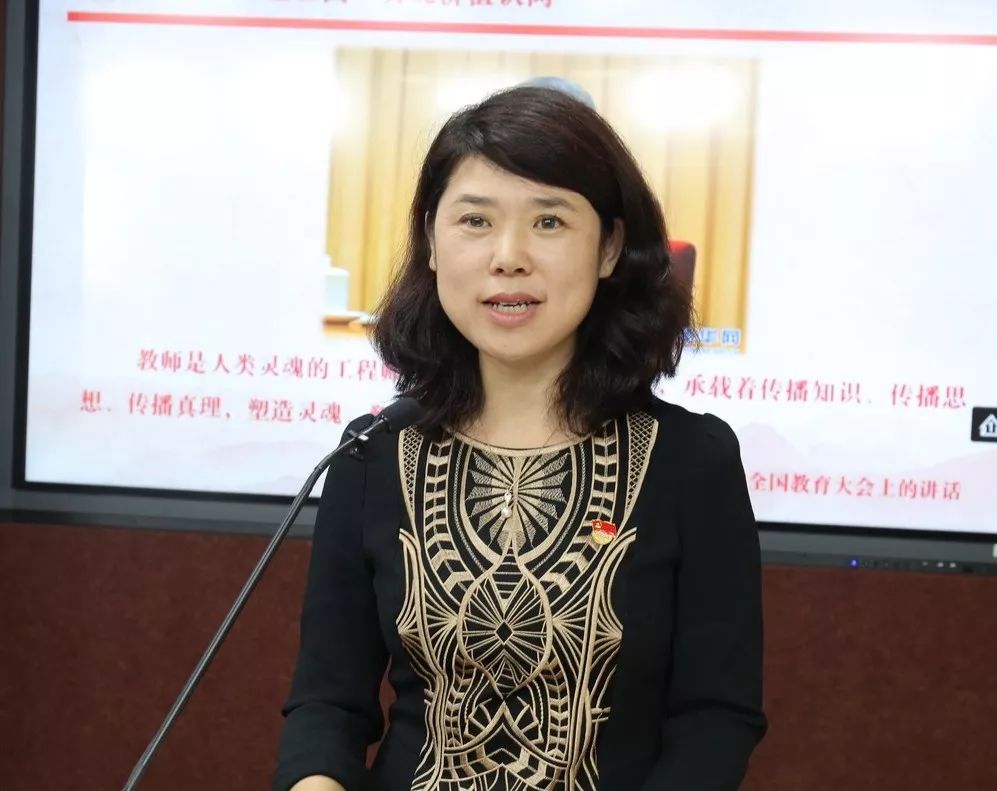 四有好老师的师德案例300字,争当四有好老师师德演讲稿