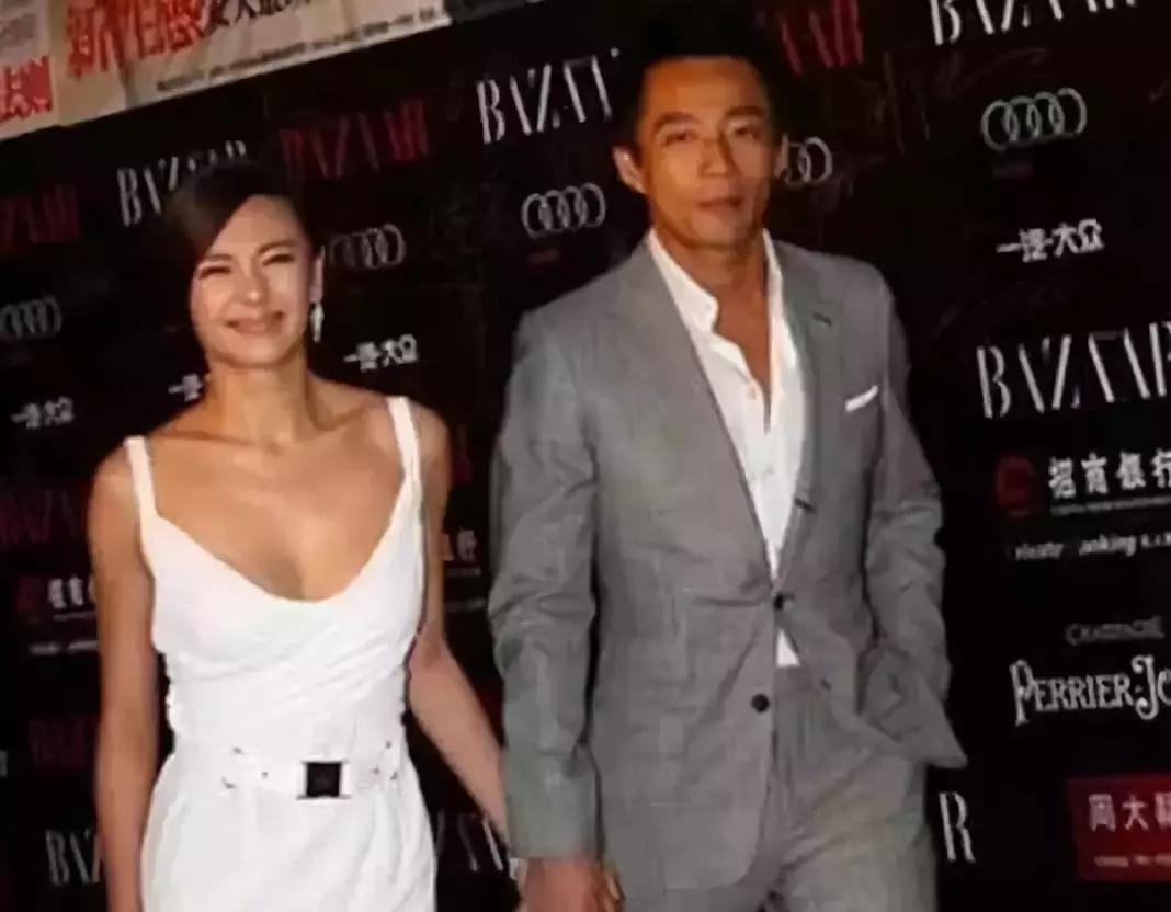 张雨绮砍她前夫三刀是真的假的,张雨绮怒怼男子